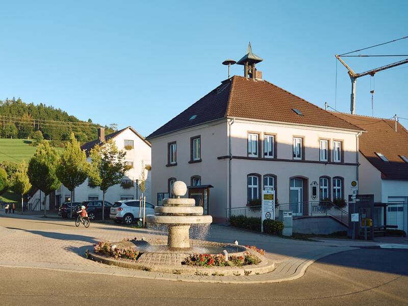 Auf diesem Bild ist das Rathaus Fürstenberg zu sehen.