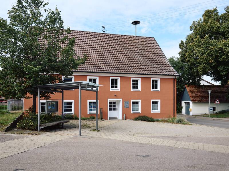 Auf diesem Bild ist das Rathaus Sumpfohren zu sehen.