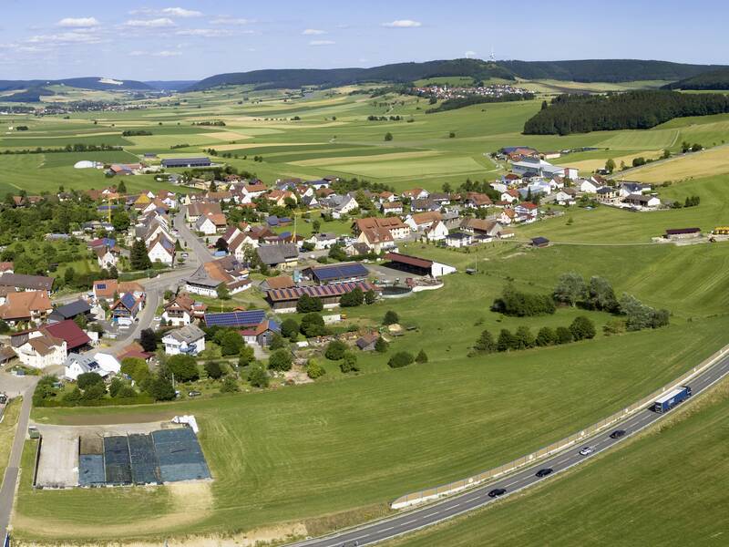 Luftbild des Ortsteiles Behla