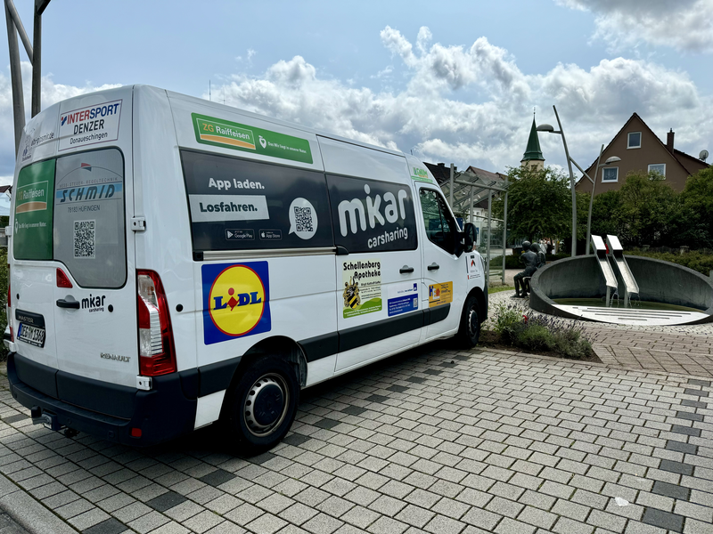 9-Sitzer-Kleinbus in der Donaueschinger Straße 2 in Hüfingen zur Nutzung des Carsharings .