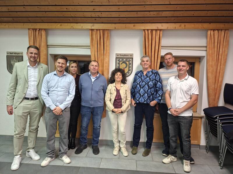 Von links nach rechts: Bürgermeister Patrick Haas, Thomas Blessing, Simone Keller, Werner Seiffert, Isabella Bolli, Ortsvorsteherin Ancilla Batsching, Michael Freiherr von Feilitzsch und der neue Ortschaftsrat Oliver Weniger.